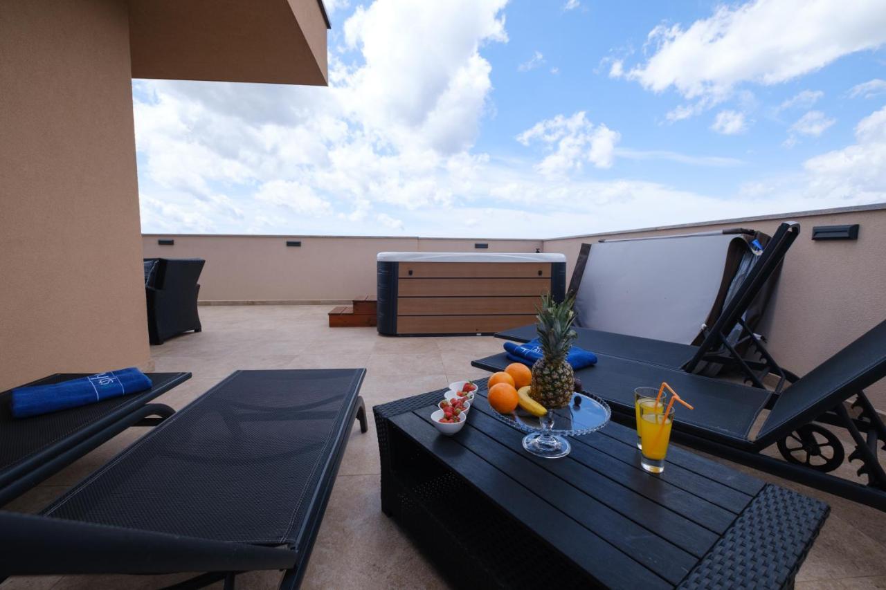 Apartments Luana With Private Jacuzzi Zadar Exteriér fotografie